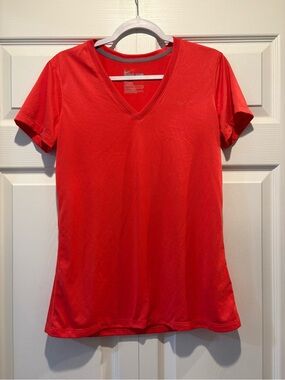 Nike women’s red orange dri-fit performance active gym v-neck t-shirt top sz M